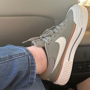 Nike Court Legacy Lift Army Green